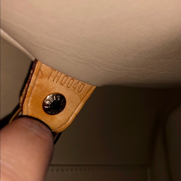 (SOLD) Louis Vuitton Houston - Picture 7 of 11